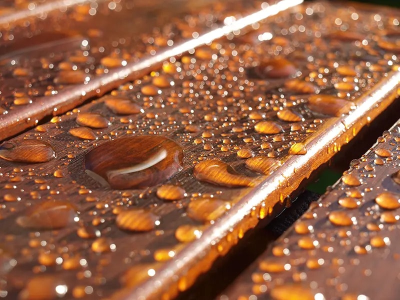 NEUER ANSTRICH FÜR FENSTER, TÜREN, ZÄUNE UND MEHR